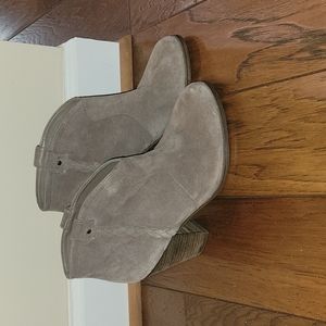 Vince Camuto brown suede heeled booties 9.5